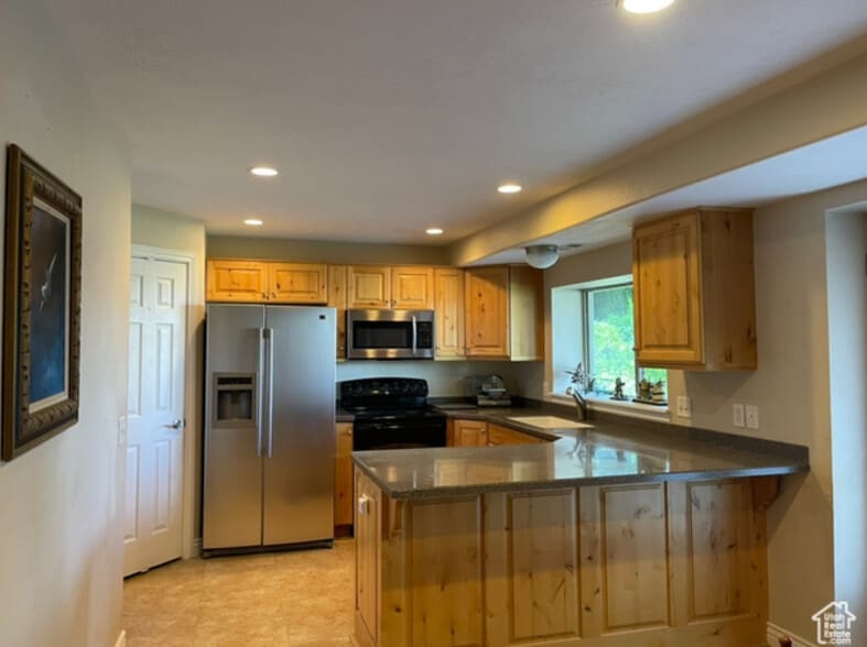 Building Photo - 143 E Box Elder Dr