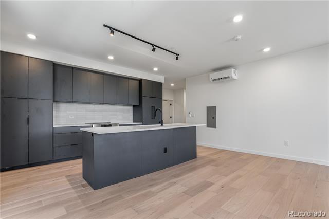 Building Photo - 1601 Park Ave