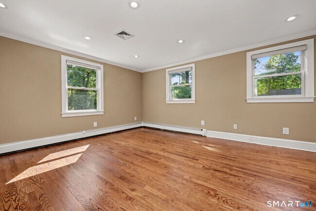 Building Photo - 130 W Norwalk Rd