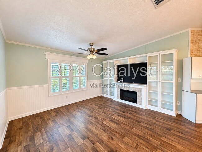 Building Photo - 116 Dolphin Dr S