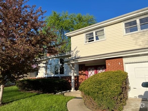 Building Photo - 2403 N Verde Dr