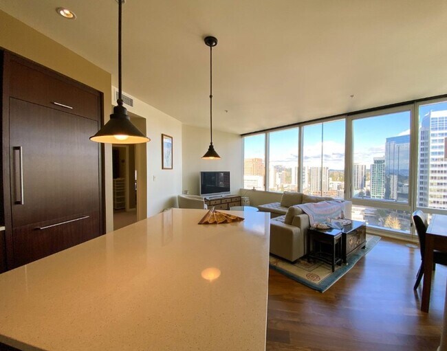 Building Photo - 1Bd/1.5BA Bellevue Condo