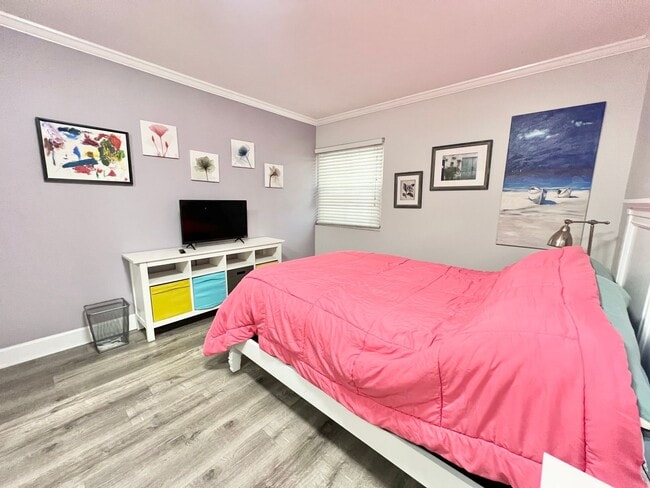 Building Photo - 2 Bed, 2 Bath Condo Near Retro Row!