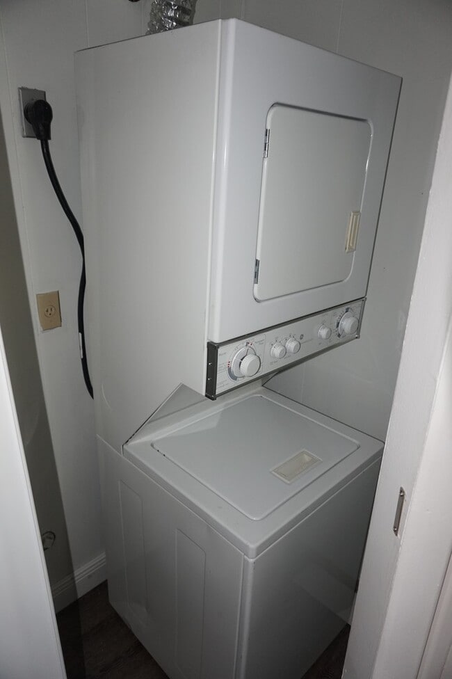 Building Photo - Ride your bike to Downtown Winter Garden Studio Available Now