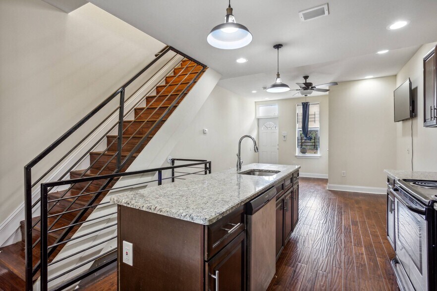 Building Photo - 2003 N Cleveland St