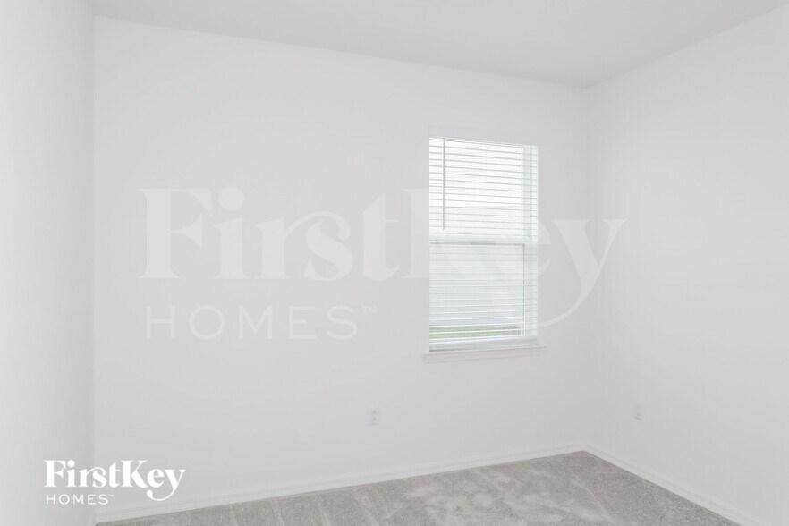 Building Photo - 1570 Isleta Lp