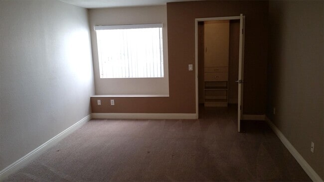 Building Photo - 6500 W Lake Mead Blvd