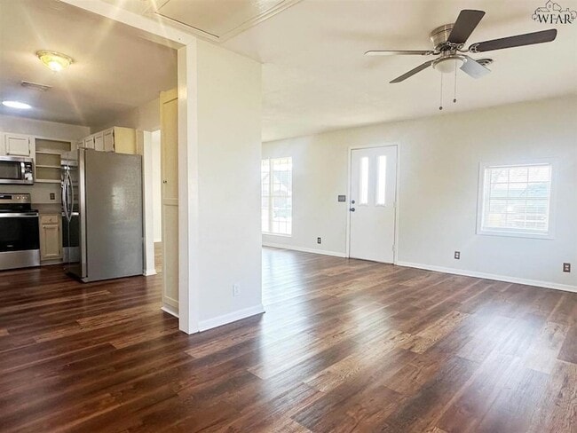 Building Photo - 3016 Stearns Ave