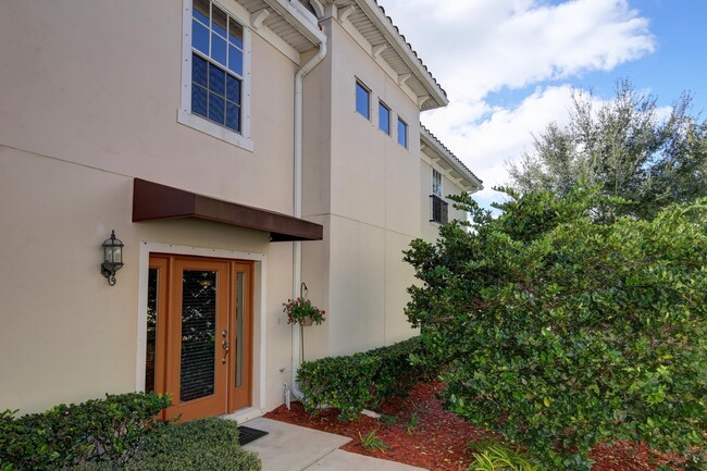 Building Photo - 3 Bed 2.5 Bath Townhome in Gorgeous Gated ...