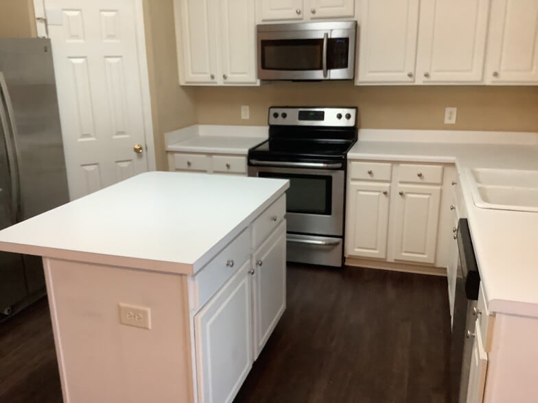 Building Photo - 1432 Cantwell Ct