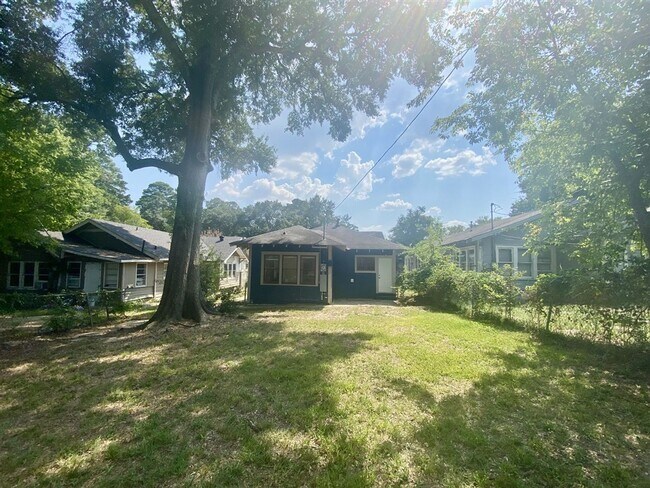 Building Photo - Restored 3 br 2 ba Craftsman style Home fo...