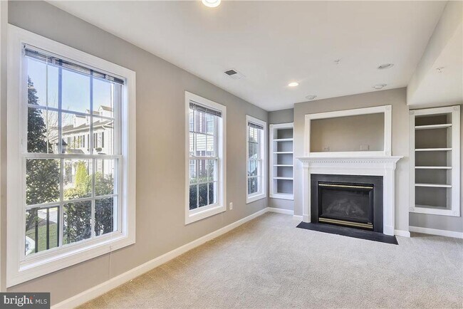 Building Photo - 12923 Benton Park Cir