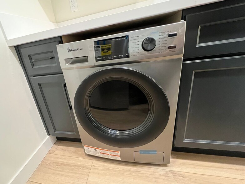 Building Photo - 12737 Matteson Ave