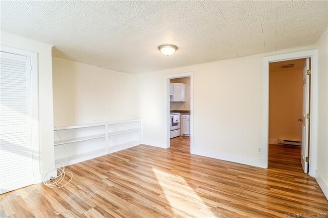 Building Photo - 24 Elm St