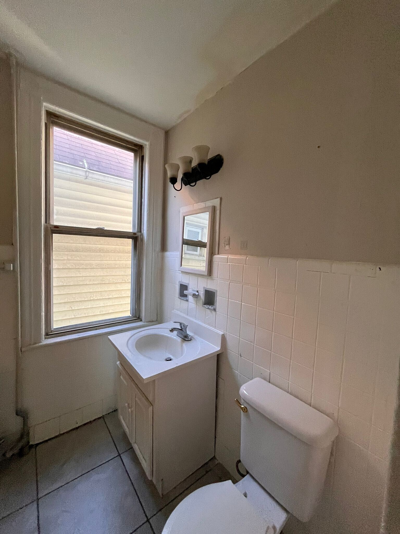 Building Photo - 76 Pearsall Ave