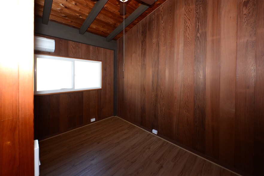 Building Photo - 2442 10th Ave