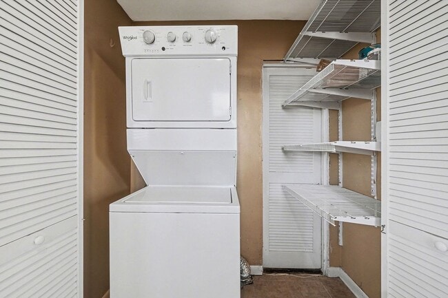 Building Photo - Adorable 2 Bedroom 1 Bath Home in Sylvan Heights!