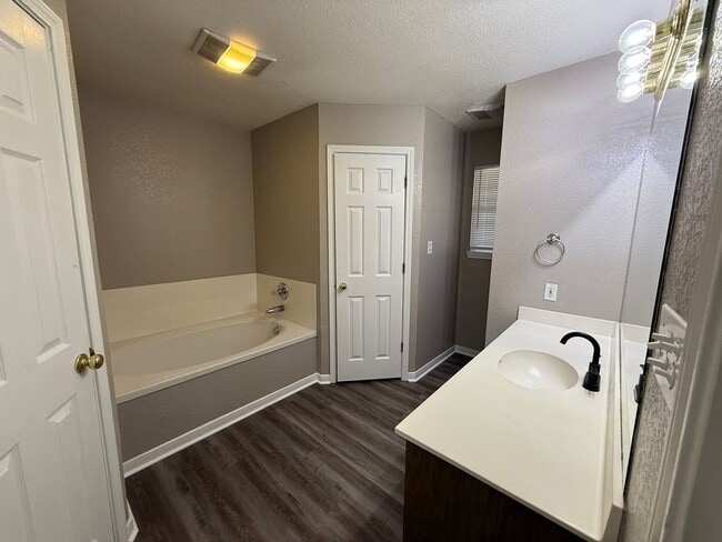 Building Photo - 1710 Quarry Trail