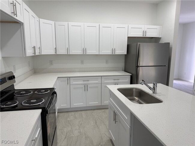 Building Photo - 106 Moore Ave