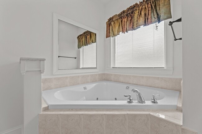 Building Photo - 2300 Greenwing Ct