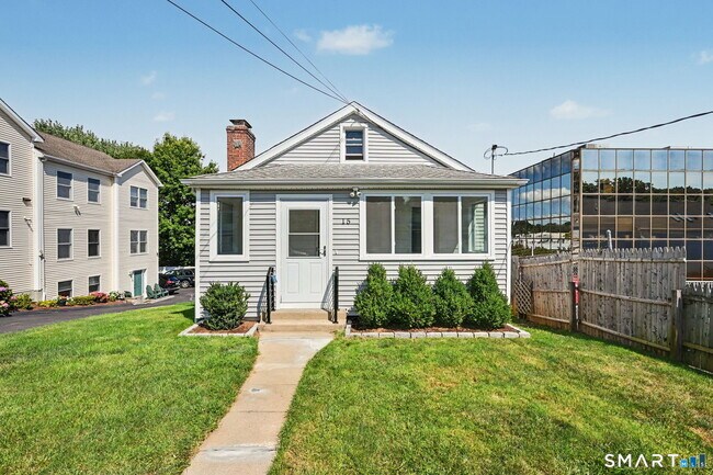 Building Photo - 15 Whitmore Ln