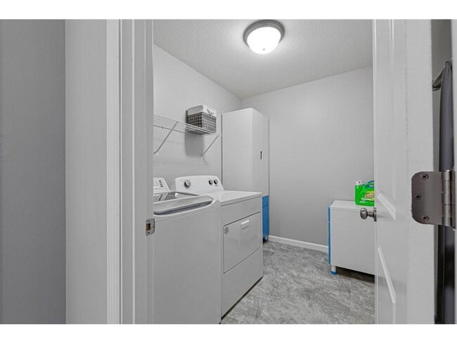 Building Photo - 2722 Jaber Ave NE