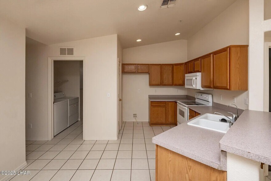Building Photo - 3188 Desert View Ct