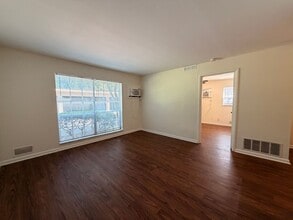 Building Photo - 2737-2739 Brownsboro Rd