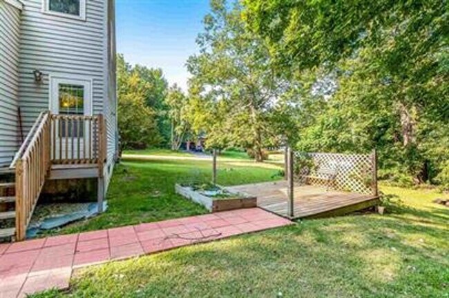 Building Photo - 56 Morellen Ln