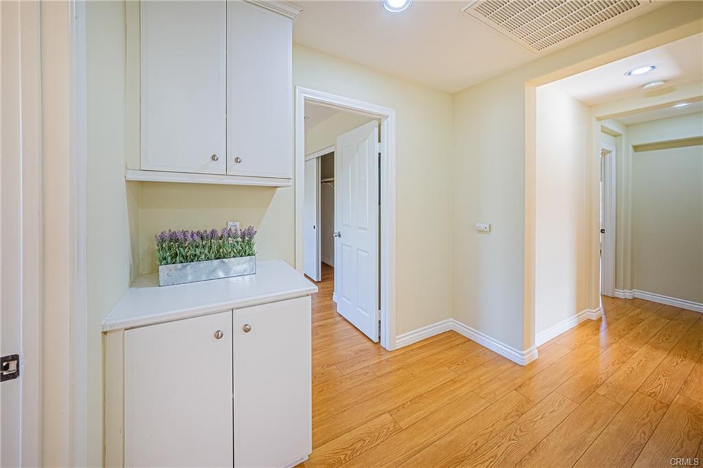 Building Photo - 138 S Hidden Path