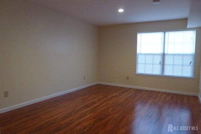 Building Photo - 601 Hampshire Dr