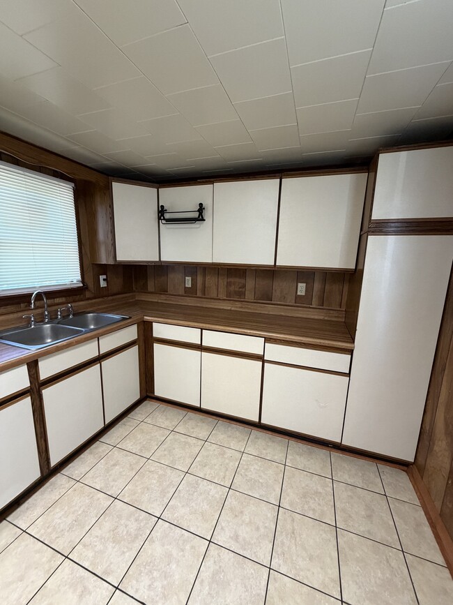 Building Photo - 6793 Edwards Ave