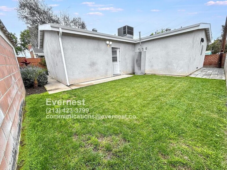 Building Photo - 3456 S Redondo Blvd