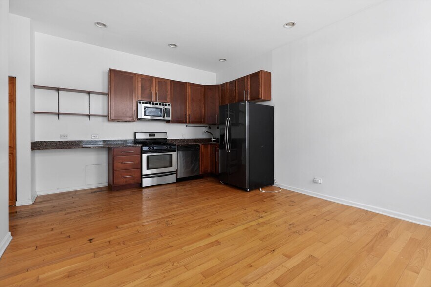 Building Photo - 811 W Eastwood Ave