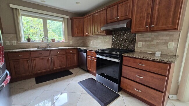 Building Photo - 1 Lenape Ln
