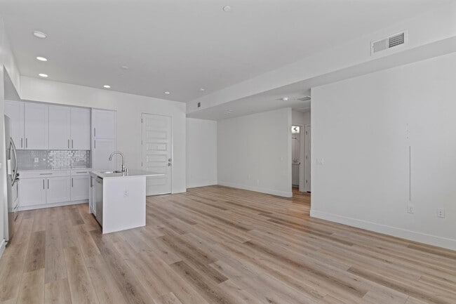 Building Photo - 7300 E Earll Dr