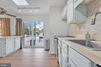 Building Photo - 852 Birchwood Ct