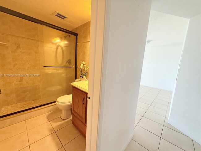 Building Photo - 1302 NE 191st St
