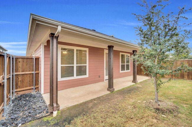 Building Photo - 500 Woodside Trl