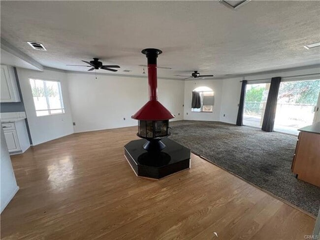 Building Photo - Beautiful single story Canyon Lake Home