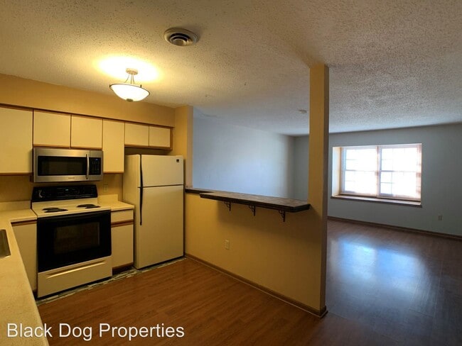 Building Photo - 2500 Candlecrest Cir