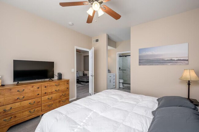 Building Photo - 5335 E Shea Blvd