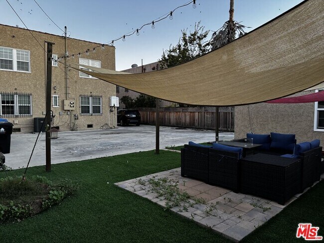 Building Photo - 1235 S Tremaine Ave