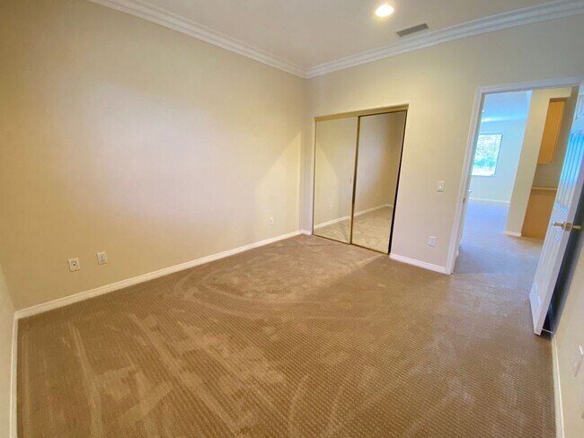 Building Photo - Beautiful 5 bedroom Newbury Park home with mountain views
