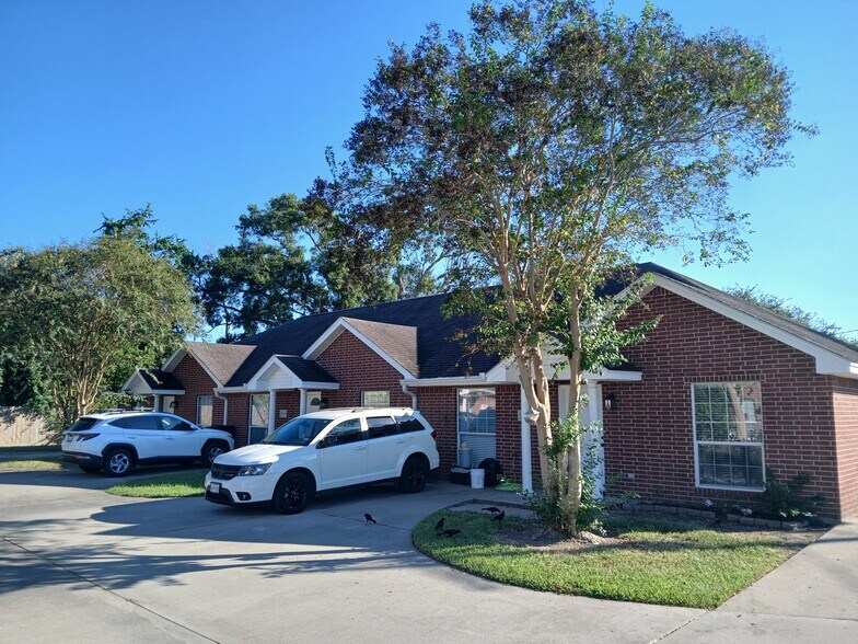 Building Photo - 6126 Groves St