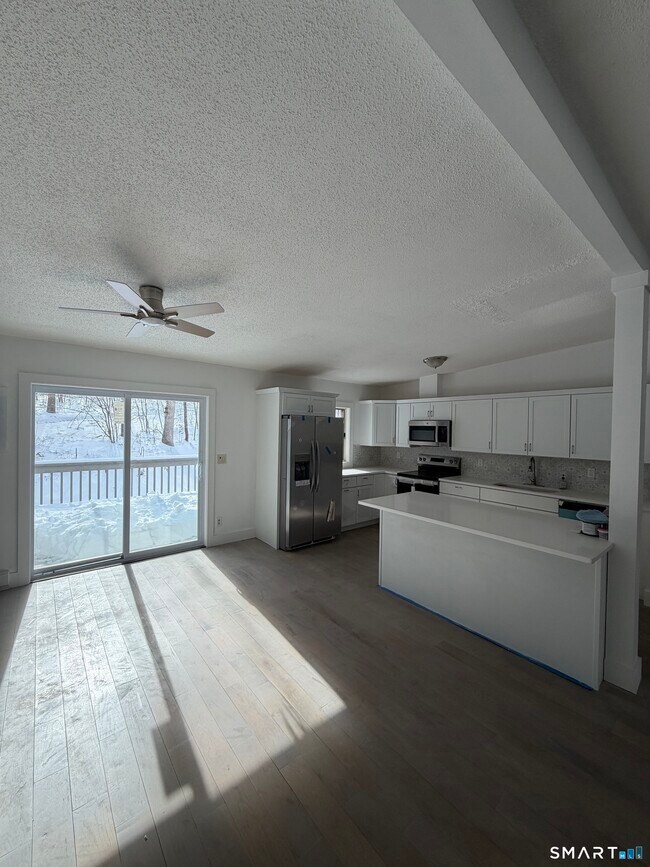 Building Photo - 410 Old Tolland Turnpike