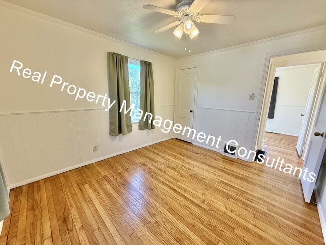 Building Photo - Charming 3-Bedroom Home with Covered Deck ...