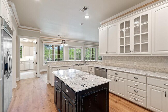 Building Photo - 11924 La Barzola Bend