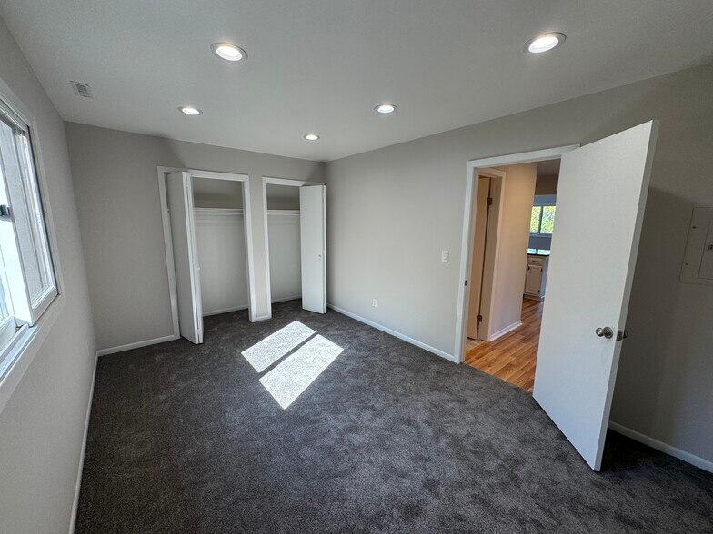 Primary Bedroom - 2 Stowe Ct