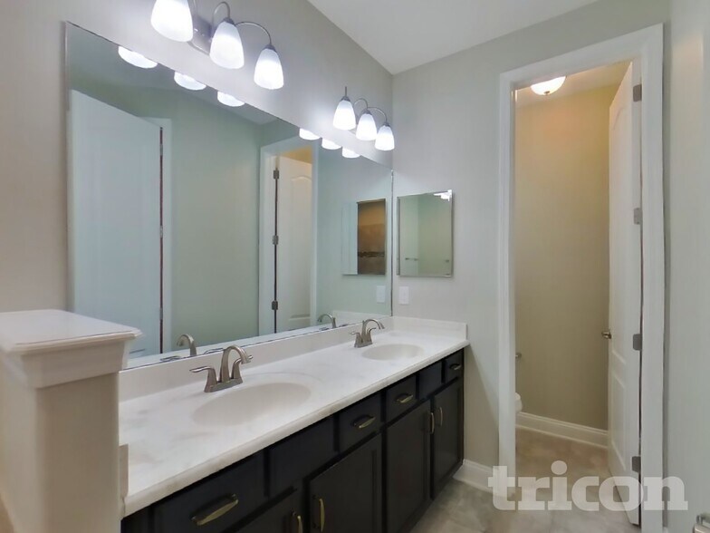 Building Photo - 10885 Chitwood Dr